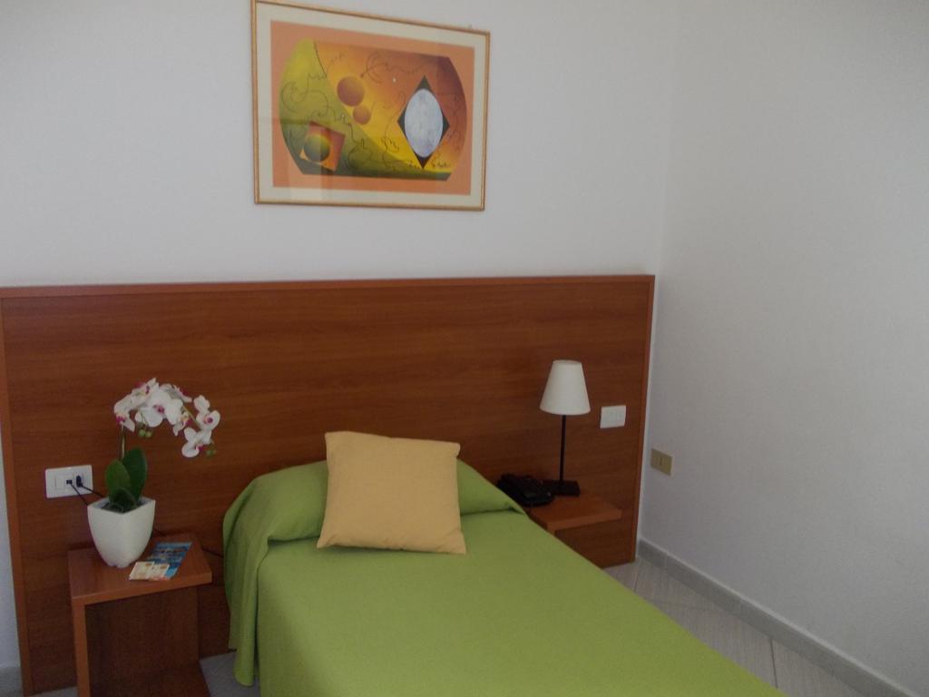 Hotel Solaria Rodi Garganico Exterior photo