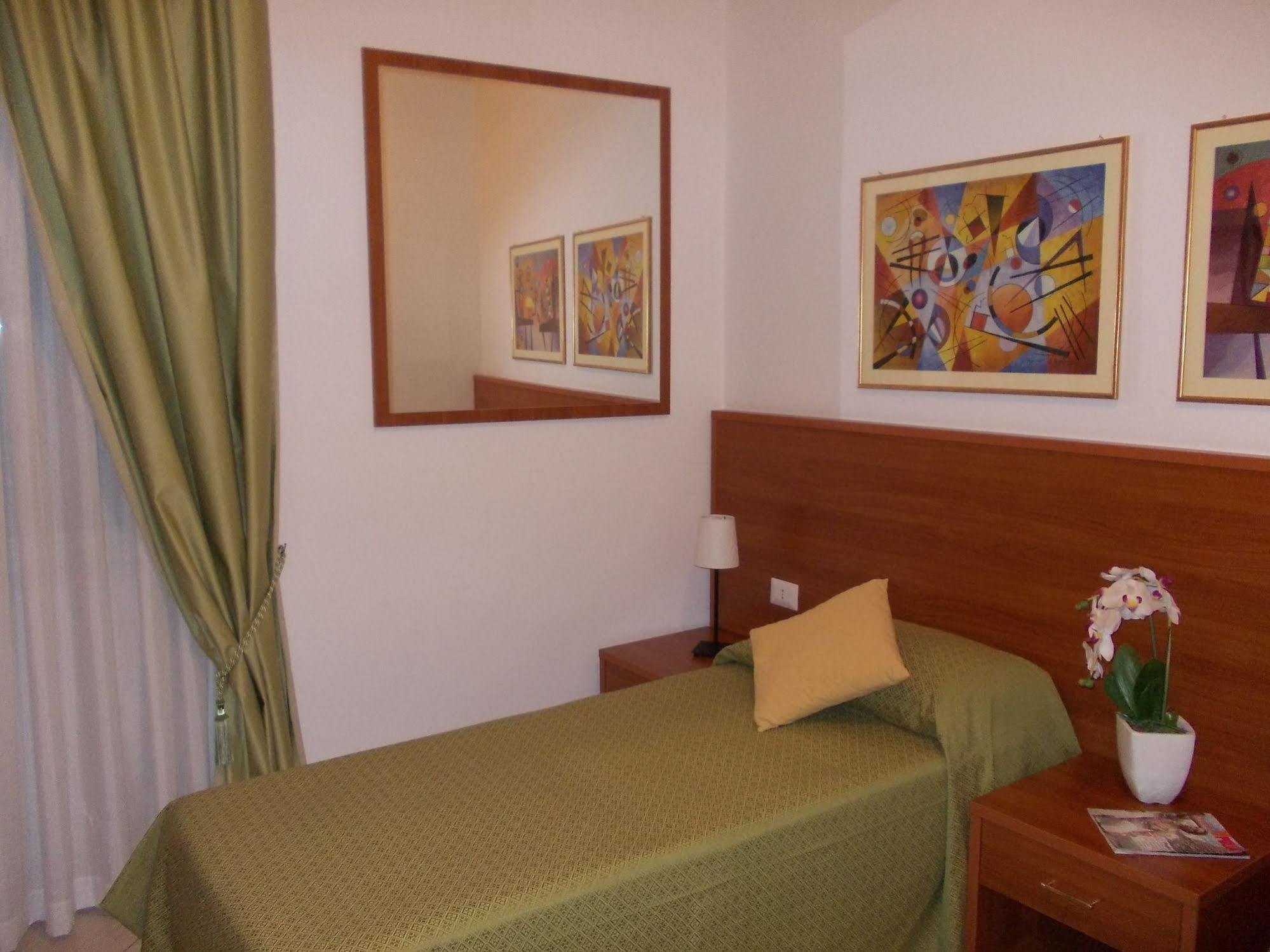 Hotel Solaria Rodi Garganico Exterior photo