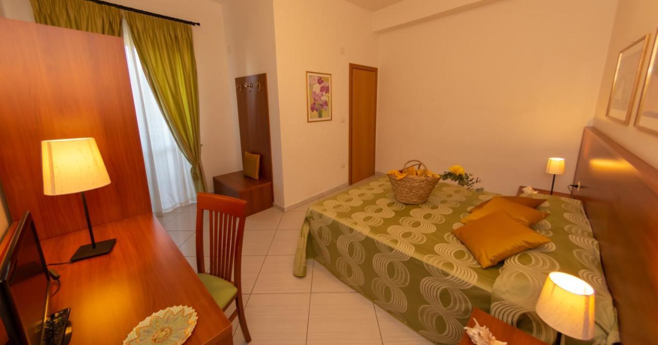 Hotel Solaria Rodi Garganico Exterior photo
