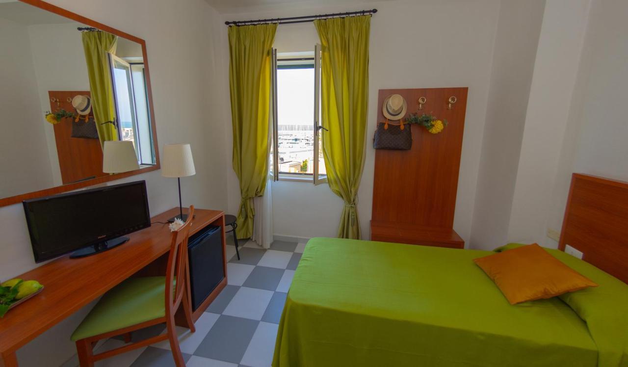 Hotel Solaria Rodi Garganico Exterior photo