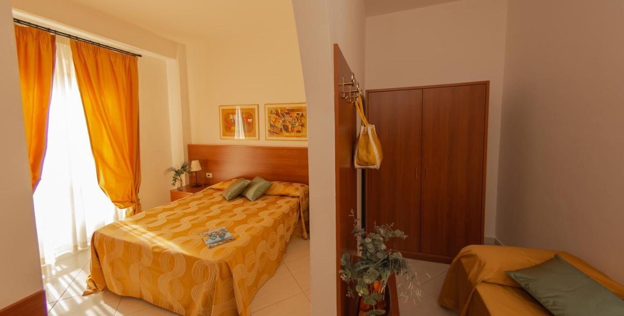 Hotel Solaria Rodi Garganico Exterior photo