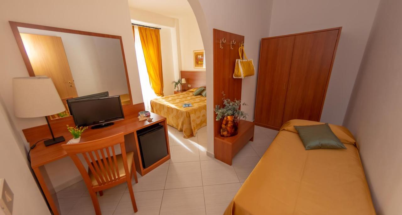 Hotel Solaria Rodi Garganico Exterior photo