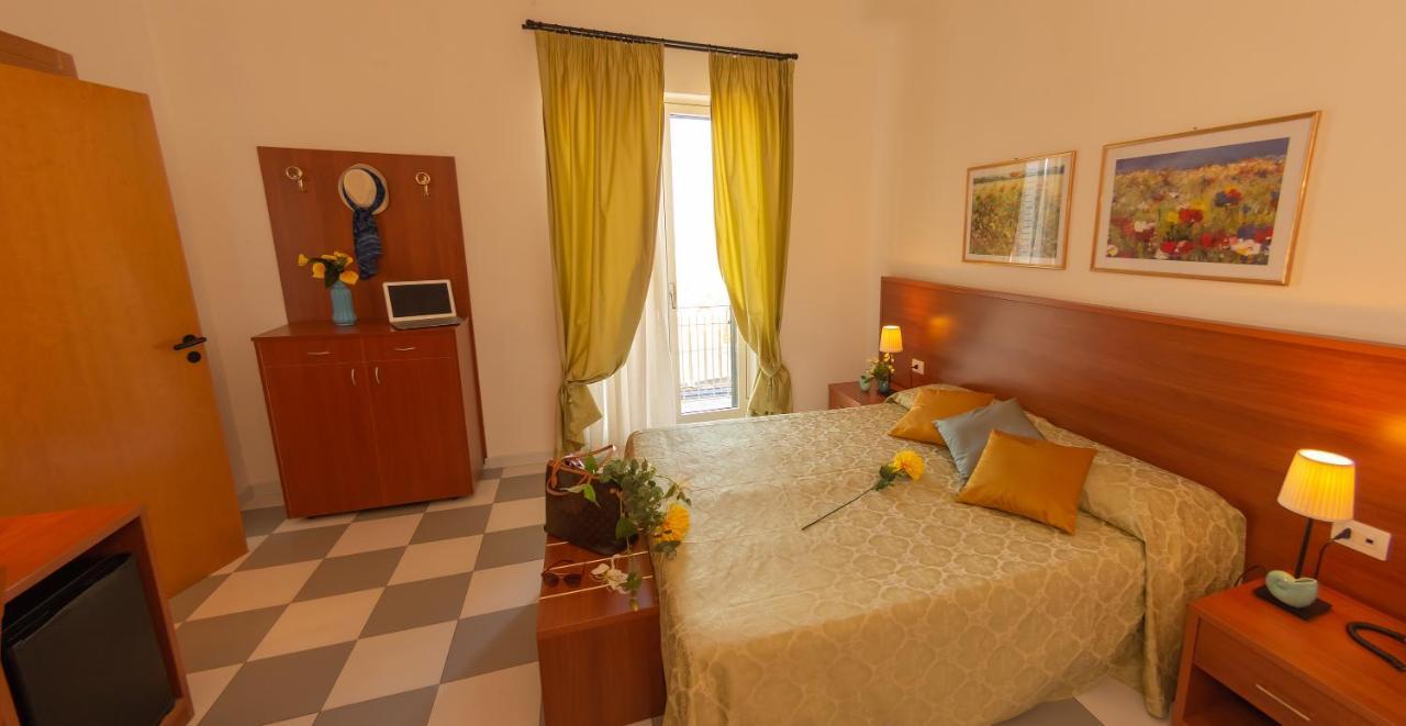 Hotel Solaria Rodi Garganico Exterior photo