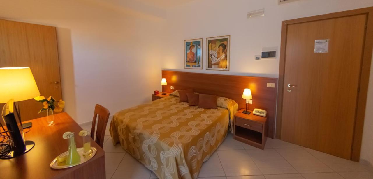 Hotel Solaria Rodi Garganico Exterior photo