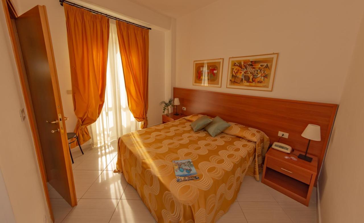 Hotel Solaria Rodi Garganico Exterior photo
