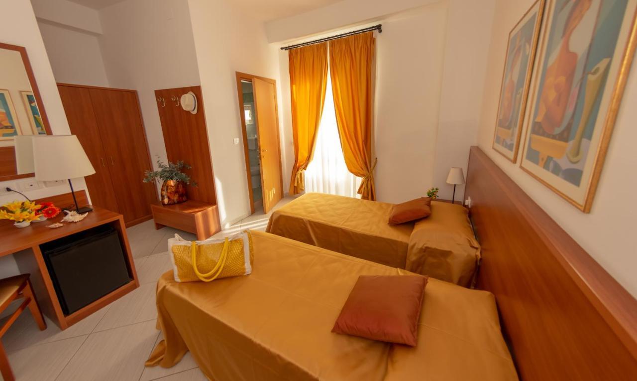 Hotel Solaria Rodi Garganico Exterior photo